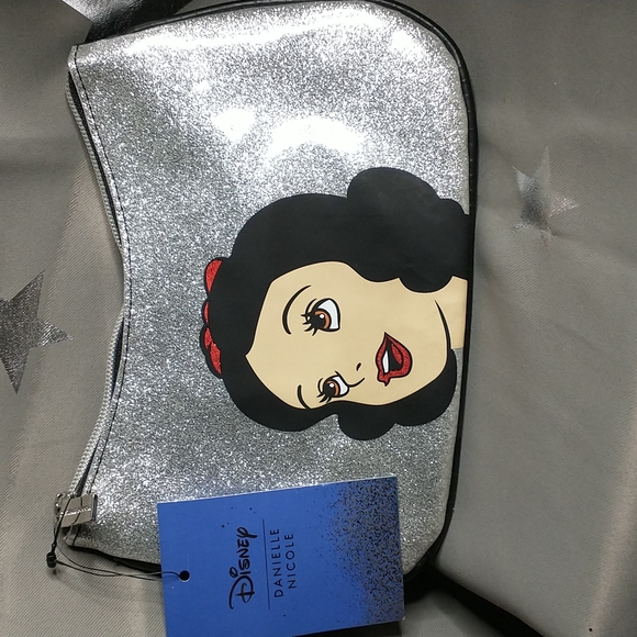 Disney Handbags - Disney - Danielle Nicole - Snow white reversible make-up bag